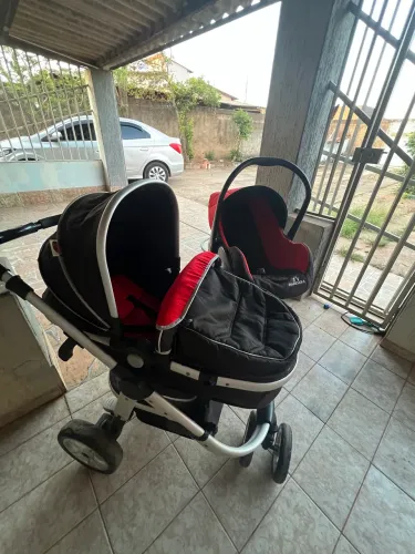 Conjunto carrinho e bebê conforto 