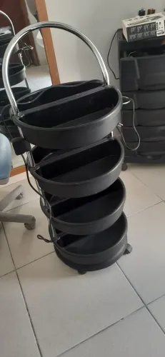 Carrinho de salão com tomada eletricara 
