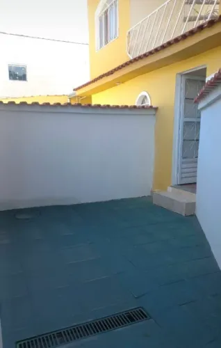 Aluga-se casa duplex de 2 quartos em Padre Miguel