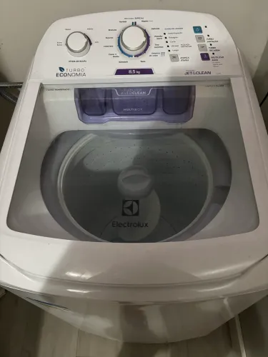 Vendo Máquina de 8,5 kg - 5 meses de uso