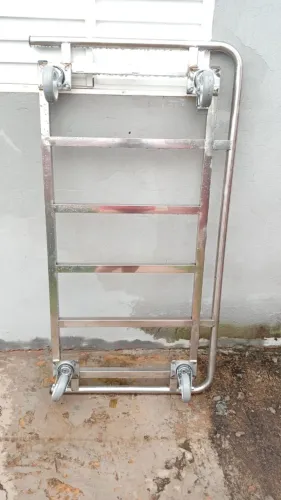 Base de inox com rodas