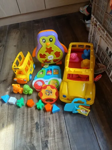 Brinquedos infantil da marca calesita e Polipac