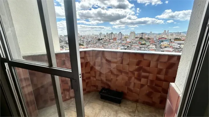 APARTAMENTO ESPAÇOSO, ENSOLARADO E COM PLANTA DIFERENCIADA DE 78 m²