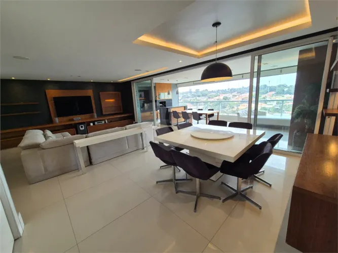 Apartamento com 3 suítes para alugar no Campo Belo, São Paulo - SP