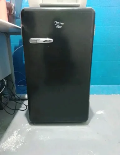 FRIGOBAR MIDEA PRETO SEMI NOVO