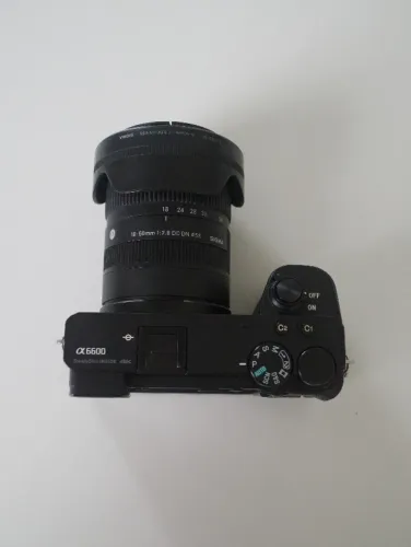 Câmera Sony a6600 + Lente Sigma 18-50 (Também vendo separadamente)