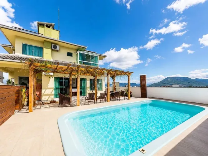 Casa para Venda em Palhoça, Pedra Branca, 3 dormitórios, 3 suítes, 5 banheiros, 2 vagas