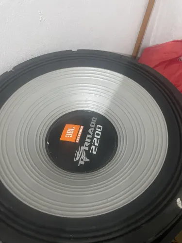 Peça de som automotivo 