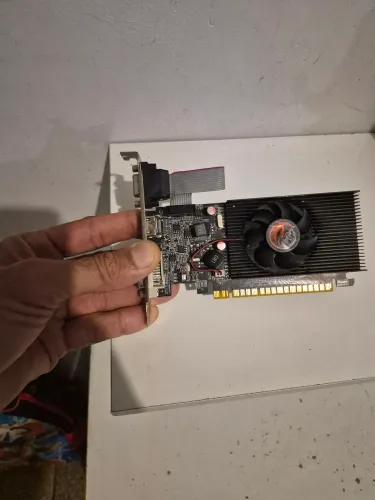 Placa de video gt210