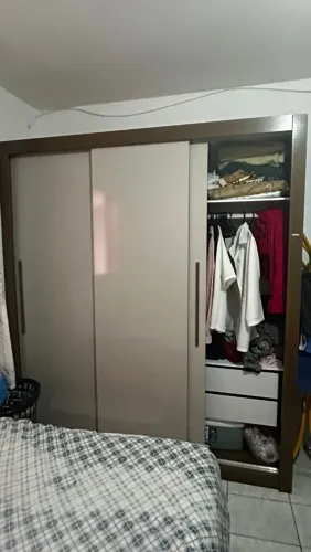 Vende-se guarda-roupa