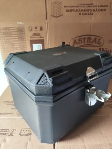 Bau para moto 45 lt com forro interno.