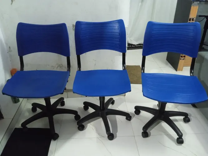 Vendo cadeiras de escritório giratória com rodinhas