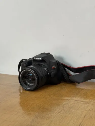 Camera Canon EOS Rebel SL3 + Lente Canon EF-S 18-55mm f/4-5.6