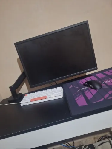 Vendo esse monitor 24 polegadas 60 hz por 230 reais ou troco em rx 550 e dou mas uma grana