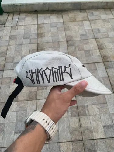 Chapéu running five panel bege chronic