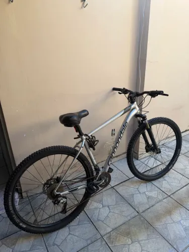 Cannondale Trail 29" - Freios Hidráulicos Shimano - Excelente Custo-Benefício