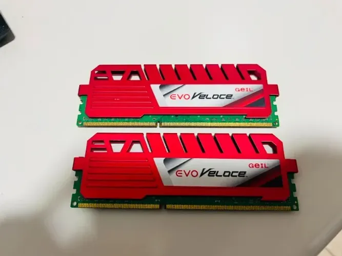 Memórias DDR3 16GB (2 de 8GB) + Dissipador GeIL EVO Veloce 1600MHz 