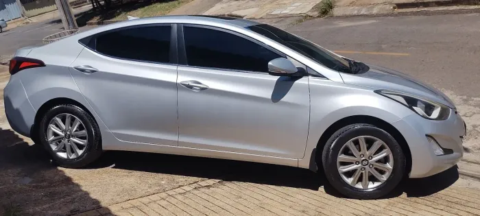 Hyundai Elantra GLS 2.0 16V Flex Aut. 2015