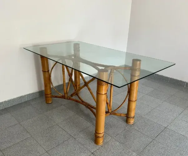 Mesa de jantar em bambu com tampo de vidro temperado