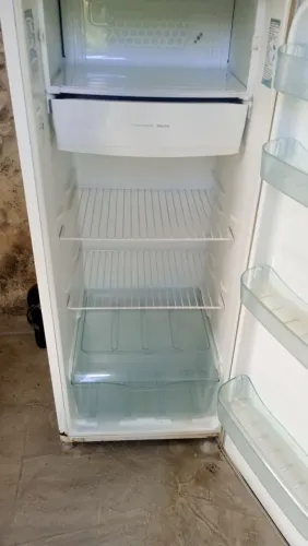 Vendo geladeira Eletrolux ! Está funcionando perfeitamente!