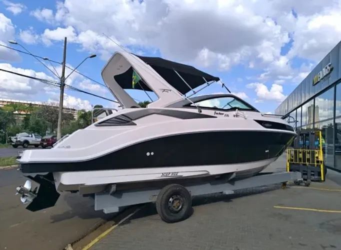 Vendo Lancha 2016 Nova( entrada 35 mil)