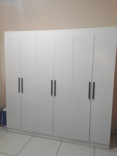 Vendo guarda roupa casal  semi novo entrega e montagem grátis 