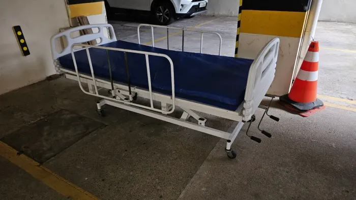Cama hospitalar 3 MANIVELAS