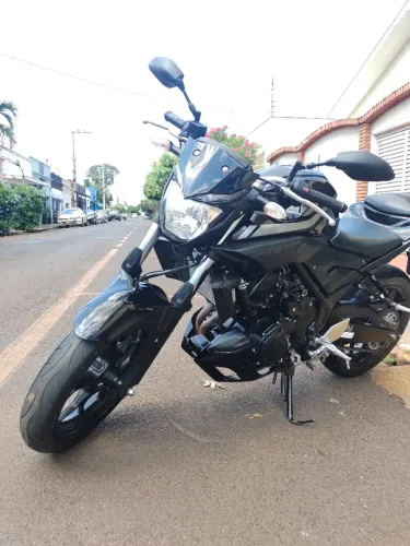 Yamaha MT 03 ABS 2018 preta com baixo KM