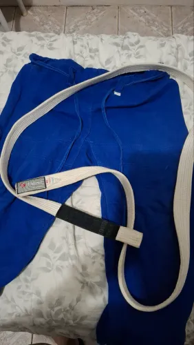 Kimono azul impecável