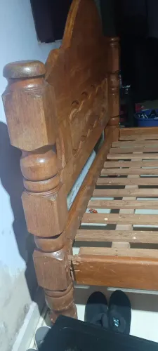 Cama de madeira( sem colchão)