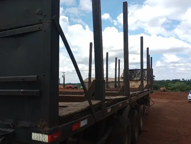 Carreta florestal Randon 