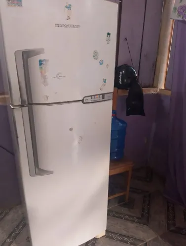 Vende-se geladeira em boas condições