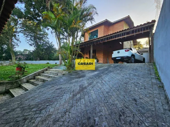 Casa em Condomínio à Venda com Piscina e Vista para a Represa Jardim Clube de Campo