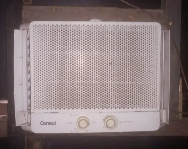 Vendo ar condicionado consul 220 volts 7.500 btu usado em boas condições.