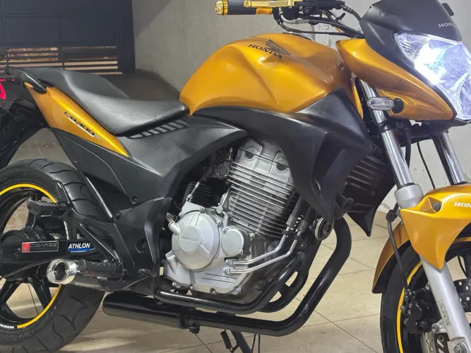 CB 300R 2011 Dourada Conservada 