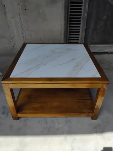 Mesa de Centro em Madeira e Porcelanato