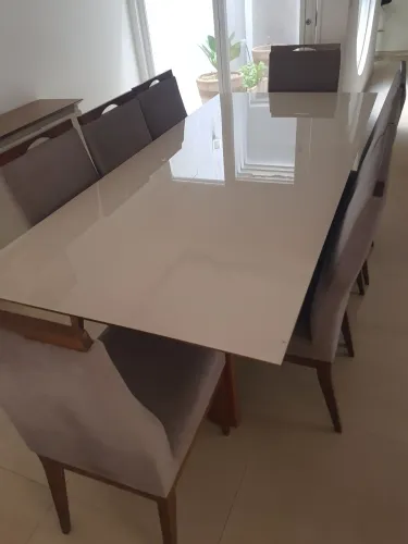 Conjunto de Mesa com 8 cadeiras