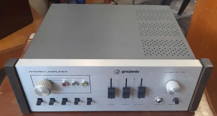 Amplificador Gradiente LAB-75 totalmente restaurado e com BLUETOOTH