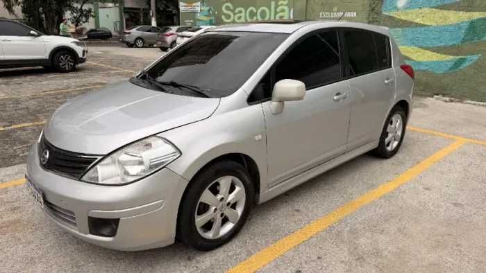 Nissan Tiida SL 1.8/1.8 Flex 16V Aut. 2012