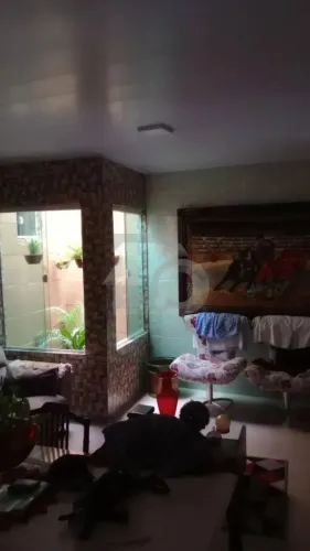 Casa de 180m² localizada no Bairro Dom Luciano com 2 Quartos, 2 Banheiros e Garagem.