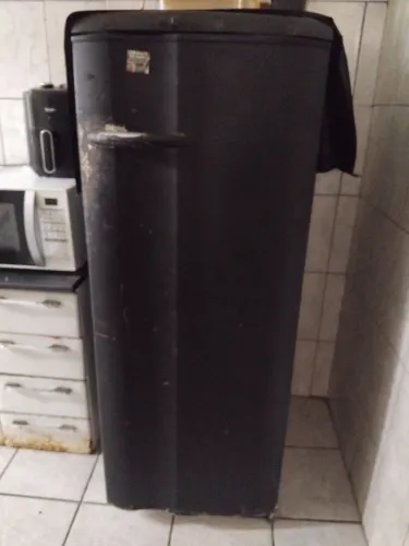 Troca-se 2 geladeiras em perfeito estado por uma frost free 220w em Santos-SP