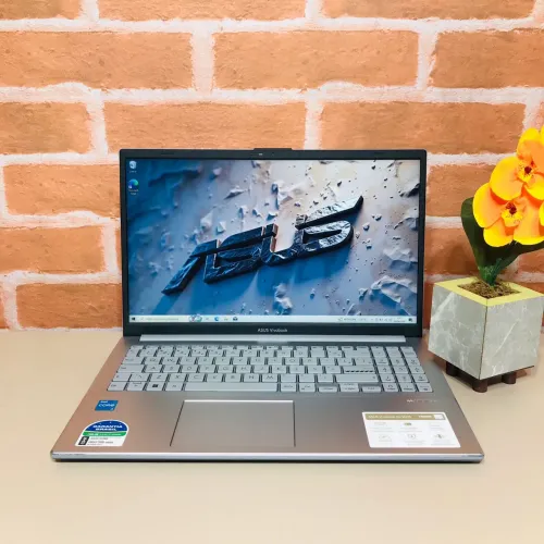 Notebook Asus i3 de 12ª Geração/ Ram 8GB/ Ssd 256GB/ FullHD/ Placa Intel Graphics 4GB 