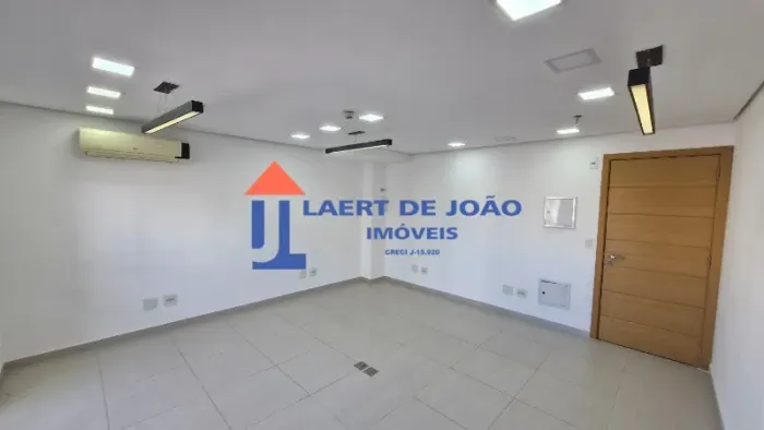 SALA COMERCIAL NO CAMPO BELO COM VARANDA PARA LOCAÇÃO
