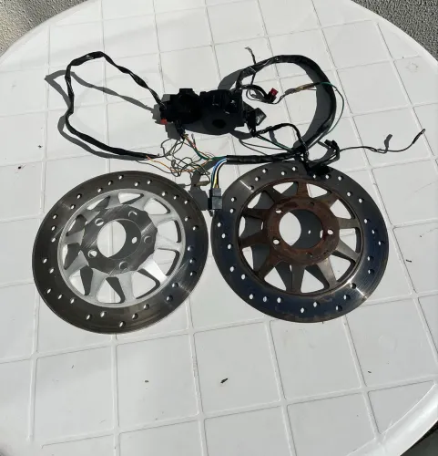 Kit chave de luz e par de disco de freio