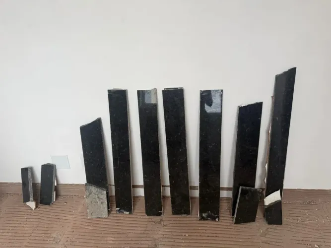Vendo soleiras de granito preto São Gabriel/Via Láctea retirado de apartamento novo.