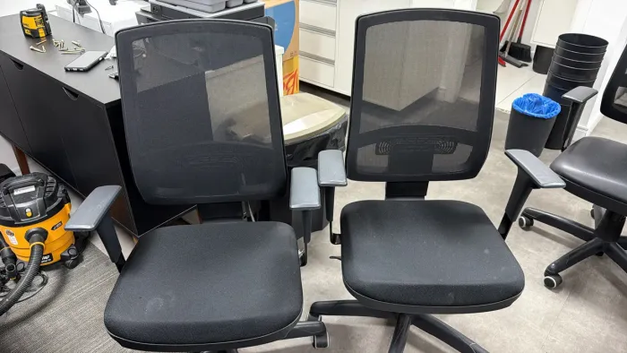 2 cadeiras gerente Plaxmetal encosto alto