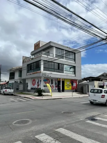 Sala comercial no bairro cordeiros.