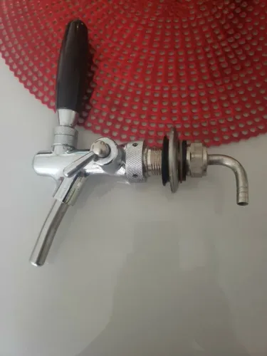 Vendo uma torneira chopeira inox