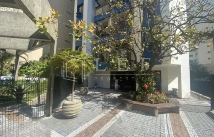 R Teodoro Sampaio, Pinheiros