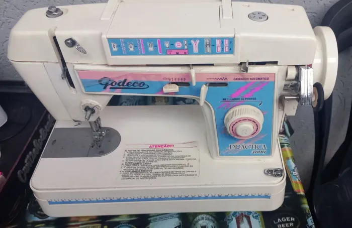 Vende-se Máquina de Costura Godeco